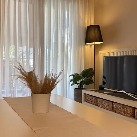 White * Nea Moudania