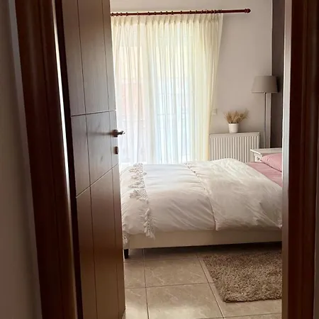 White * Nea Moudania