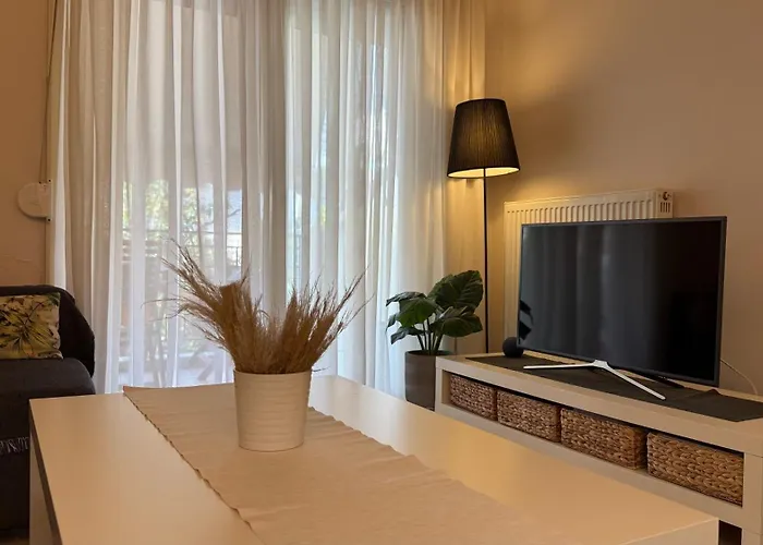 White * Nea Moudania